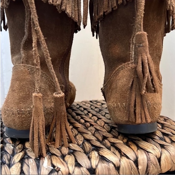 Minnetonka 2 Layer Angle Fringe Suede Boots - Picture 10 of 15